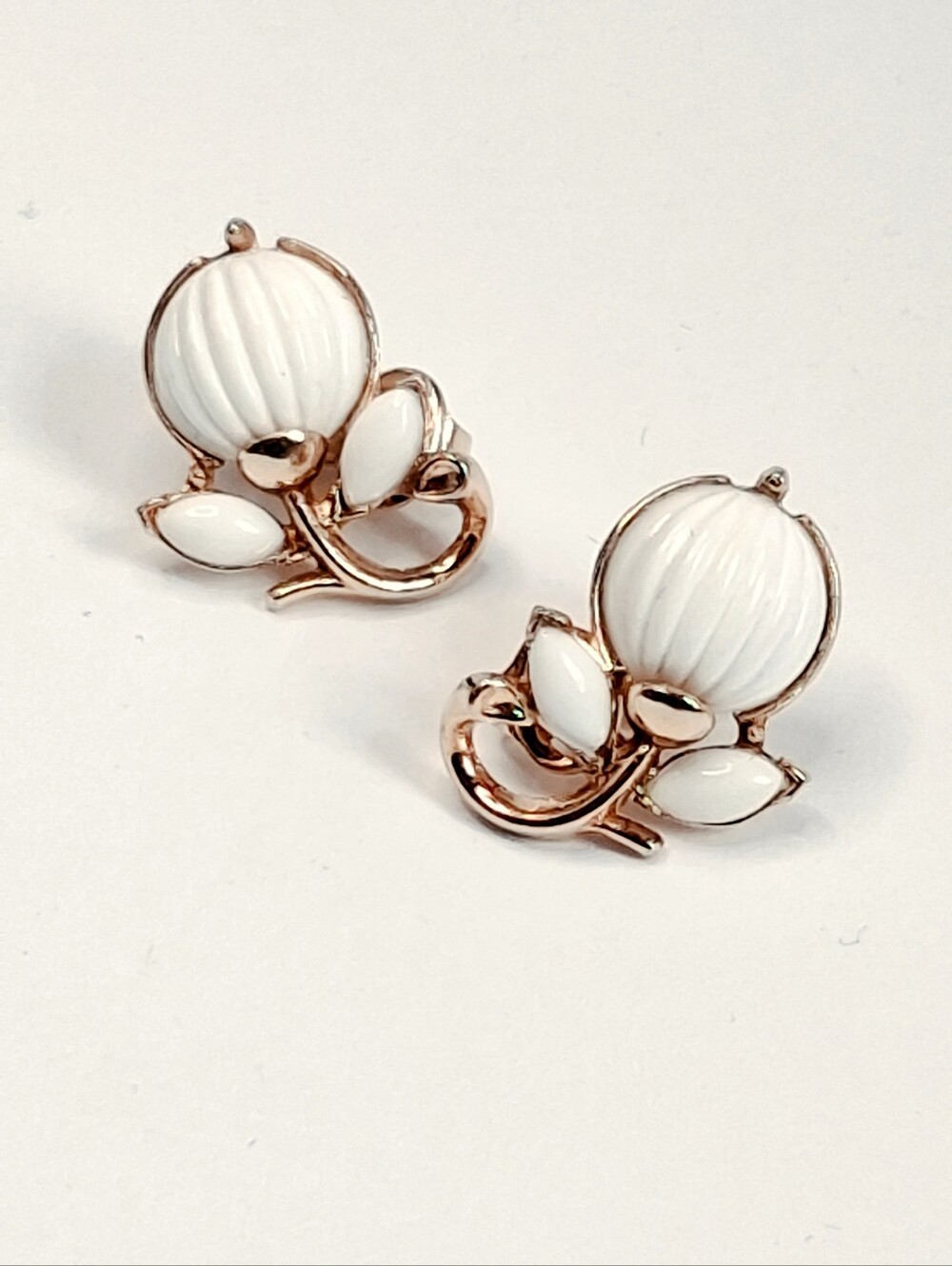 Trifari | Crown Trifari ©️ | MCM | Earrings | Clip on | Lucite Apple Stem